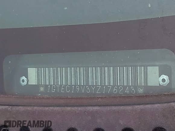 2000 GMC Sierra 1500 SLE with VIN 1GTEC19V3YZ176243, listed as a IAAI auction lot 41582240 with Not provided miles and . Bid and sale history available at DreamBid. Image 18.