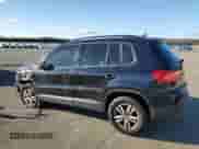 2017 Volkswagen Tiguan S с VIN WVGBV7AX0HK010926, выставлен на аукционе Copart как лот 82324955 с пробегом 126 280 миль миль и Списание • Salvage title. История ставок и продаж доступна на DreamBid. Изображение 2.