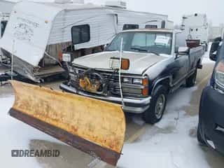 1989 Chevrolet Silverado 2500 z VIN 1GCFK24K7KE257366, wystawiony jako IAAI lot #41518146 z przebiegiem 862 155 mil mil oraz . Historia ofert i sprzedaży dostępna na DreamBid. Obrazek 2.