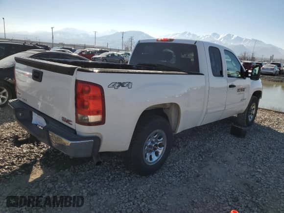 2011 GMC Sierra 1500 SL z VIN 1GTR2UEA8BZ118869, wystawiony jako Copart lot #47571315 z przebiegiem 311 849 mil mil oraz Czysty tytuł • Clean title. Historia ofert i sprzedaży dostępna na DreamBid. Obrazek 3.