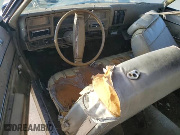 1975 Chevrolet Malibu с VIN 1D37H5R515131, выставлен на аукционе Copart как лот 83955314 с пробегом 82 393 миль миль и Чистый • Clean title. История ставок и продаж доступна на DreamBid. Изображение 8.