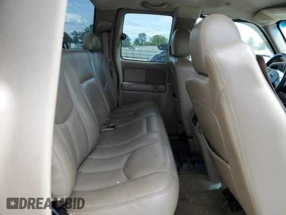 2004 GMC Sierra 1500 SLT z VIN 2GTEK19T841367242, wystawiony jako Copart lot #69794725 z przebiegiem 256 017 mil mil oraz Szkoda całkowita • Salvage title. Historia ofert i sprzedaży dostępna na DreamBid. Obrazek 10.