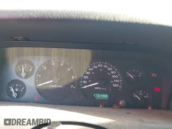 2003 Jeep Grand Cherokee Laredo z VIN 1J4GX48S83C551023, wystawiony jako IAAI lot #43186986 z przebiegiem 176 490 mil mil oraz . Historia ofert i sprzedaży dostępna na DreamBid. Obrazek 7.