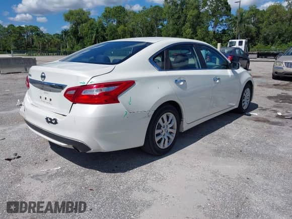 2016 Nissan Altima S z VIN 1N4AL3AP2GC258737, wystawiony jako IAAI lot #43444206 z przebiegiem 186 071 mil mil oraz . Historia ofert i sprzedaży dostępna na DreamBid. Obrazek 4.