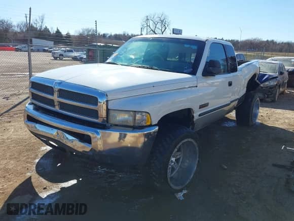 1999 Dodge 2500 with VIN 1B7KF2362XJ653193, listed as a IAAI auction lot 37230531 with 328,209 mi miles and . Bid and sale history available at DreamBid. Image 2.