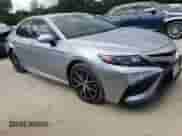 2023 Toyota Camry SE z VIN 4T1G11AK4PU187162, wystawiony jako Copart lot #70988945 z przebiegiem 41 129 mil mil oraz Szkoda całkowita • Salvage title. Historia ofert i sprzedaży dostępna na DreamBid. Obrazek 4.