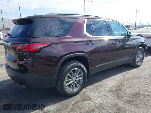 2022 Chevrolet Traverse LT Cloth z VIN 1GNERGKW5NJ187461, wystawiony jako IAAI lot #43067332 z przebiegiem 90 820 mil mil oraz . Historia ofert i sprzedaży dostępna na DreamBid. Obrazek 4.