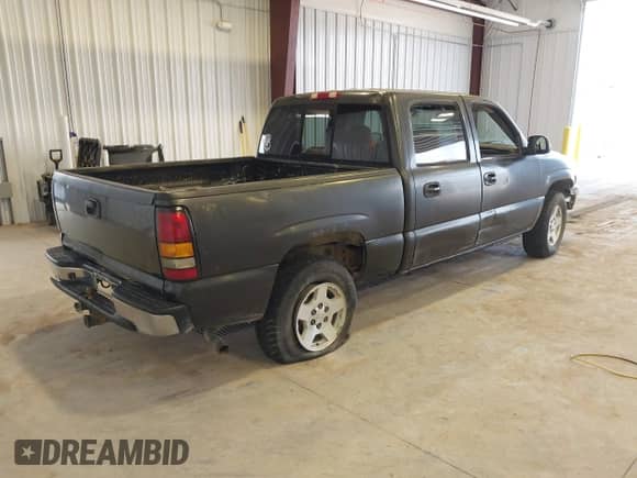 2005 GMC Sierra 1500 SLE with VIN 2GTEK13T351116381, listed as a IAAI auction lot 41970225 with 260,444 mi miles and . Bid and sale history available at DreamBid. Image 4.