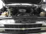 1990 Chevrolet Suburban z VIN 1GNGV26K0LF136318, wystawiony jako Copart lot #87379974 z przebiegiem 99 730 mil mil oraz Czysty tytuł • Clean title. Historia ofert i sprzedaży dostępna na DreamBid. Obrazek 11.