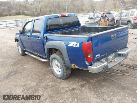 2005 Chevrolet Colorado z VIN 1GCDT138158218831, wystawiony jako IAAI lot #41962114 z przebiegiem 113 351 mil mil oraz . Historia ofert i sprzedaży dostępna na DreamBid. Obrazek 3.