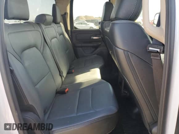 2020 Ram 1500 Tradesman z VIN 1C6SRECGXLN398157, wystawiony jako Copart lot #59112015 z przebiegiem 57 030 mil mil oraz Czysty tytuł • Clean title. Historia ofert i sprzedaży dostępna na DreamBid. Obrazek 10.