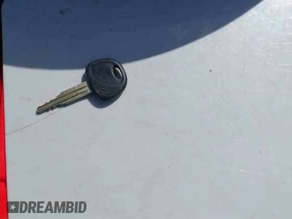 2002 Hyundai Accent z VIN KMHCF35G82U173856, wystawiony jako IAAI lot #42620048 z przebiegiem 128 986 mil mil oraz . Historia ofert i sprzedaży dostępna na DreamBid. Obrazek 11.