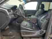 2018 Chevrolet Suburban LT z VIN 1GNSKHKC7JR207675, wystawiony jako Copart lot #58003885 z przebiegiem 143 818 mil mil oraz Czysty tytuł • Clean title. Historia ofert i sprzedaży dostępna na DreamBid. Obrazek 7.