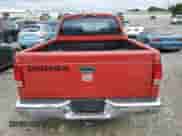 2002 Dodge Dakota SLT z VIN 1B7HL48N62S505775, wystawiony jako Copart lot #56285235 z przebiegiem 132 841 mil mil oraz Czysty tytuł • Clean title. Historia ofert i sprzedaży dostępna na DreamBid. Obrazek 6.