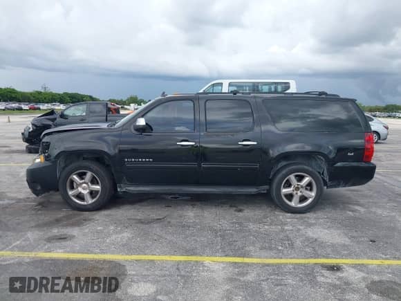 2011 Chevrolet Suburban LS с VIN 1GNSCHE0XBR255235, выставлен на аукционе IAAI как лот 42913106 с пробегом 205 837 миль миль и . История ставок и продаж доступна на DreamBid. Изображение 14.