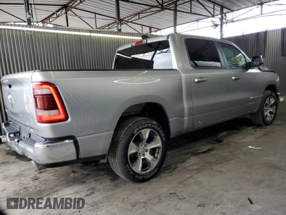 2024 Ram 1500 Laramie z VIN 1C6RREJT0RN220877, wystawiony jako Copart lot #63612485 z przebiegiem 42 532 mil mil oraz Czysty tytuł • Clean title. Historia ofert i sprzedaży dostępna na DreamBid. Obrazek 3.