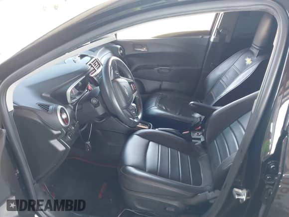 2018 Chevrolet Sonic Premier z VIN 1G1JF6SB1J4127282, wystawiony jako IAAI lot #42740961 z przebiegiem 84 338 mil mil oraz . Historia ofert i sprzedaży dostępna na DreamBid. Obrazek 5.