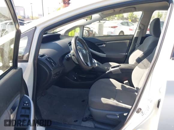 2015 Toyota Prius Advanced z VIN JTDKN3DP8F3066239, wystawiony jako IAAI lot #42831974 z przebiegiem 158 614 mil mil oraz . Historia ofert i sprzedaży dostępna na DreamBid. Obrazek 5.