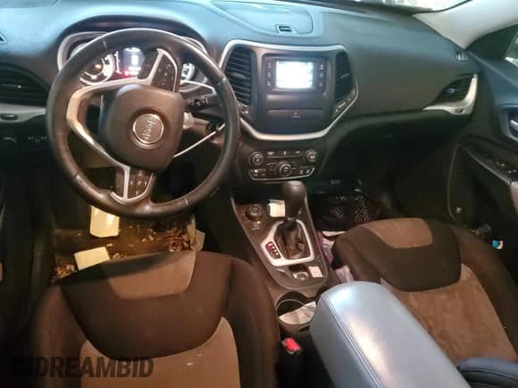 2014 Jeep Cherokee Latitude z VIN 1C4PJMCS4EW145546, wystawiony jako Copart lot #61670295 z przebiegiem 191 380 mil mil oraz Szkoda całkowita • Salvage title. Historia ofert i sprzedaży dostępna na DreamBid. Obrazek 8.