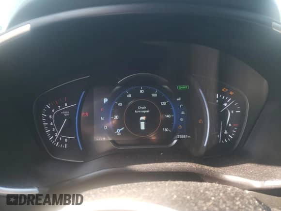 2020 Hyundai Santa Fe Limited with VIN 5NMS5CAA3LH224404, listed as a Copart auction lot 68591572 with 25,581 mi miles and . Bid and sale history available at DreamBid. Image 9.