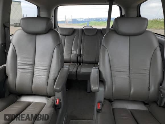 2007 Hyundai Entourage GLS с VIN KNDMC233676011795, выставлен на аукционе Copart как лот 66430825 с пробегом 305 490 миль миль и Списание • Salvage title. История ставок и продаж доступна на DreamBid. Изображение 10.