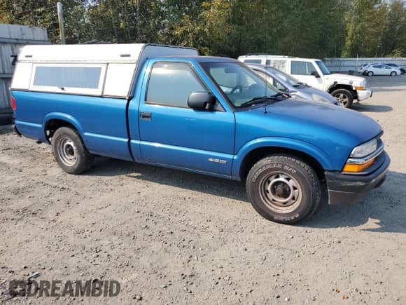 2001 Chevrolet S-10 LS z VIN 1GCCS14W718200680, wystawiony jako Copart lot #70709394 z przebiegiem 273 959 mil mil oraz Czysty tytuł • Clean title. Historia ofert i sprzedaży dostępna na DreamBid. Obrazek 4.