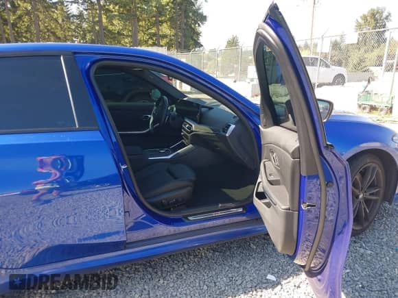 2024 BMW 3 Series 330i xDrive с VIN 3MW89FF05R8E09890, выставлен на аукционе IAAI как лот 43223989 с пробегом 14 567 миль миль и . История ставок и продаж доступна на DreamBid. Изображение 5.