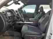 2023 Ram 1500 Big Horn z VIN 1C6SRFFT3PN594090, wystawiony jako Copart lot #60756155 z przebiegiem 123 151 mil mil oraz Czysty tytuł • Clean title. Historia ofert i sprzedaży dostępna na DreamBid. Obrazek 7.