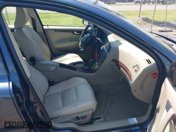 2009 Volvo S60 2.5T with VIN YV1RS592692721549, listed as a IAAI auction lot 42814363 with 136,242 mi miles and . Bid and sale history available at DreamBid. Image 5.