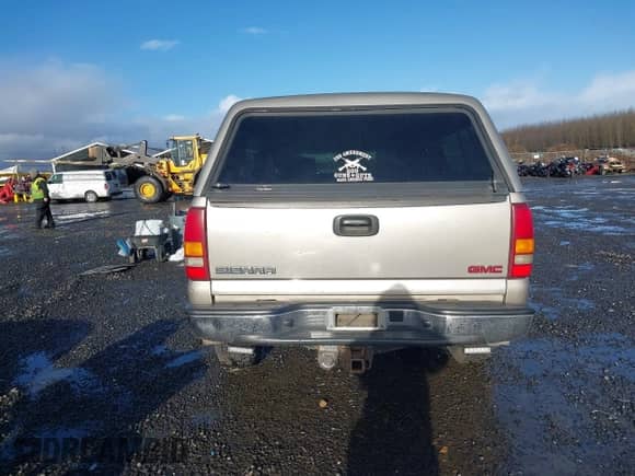 2003 GMC Sierra 1500 SLE с VIN 2GTEK19T631100244, выставлен на аукционе IAAI как лот 41192558 с пробегом Не указан миль и . История ставок и продаж доступна на DreamBid. Изображение 16.