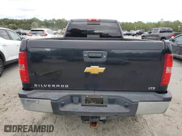 2014 Chevrolet Silverado 3500HD SRW LTZ z VIN 1GC4K1E8XEF128766, wystawiony jako Copart lot #90458265 z przebiegiem Nie podano mil oraz Czysty tytuł • Clean title. Historia ofert i sprzedaży dostępna na DreamBid. Obrazek 6.