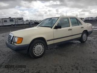 1987 Mercedes-Benz 300 E z VIN WDBEA30D5HA407789, wystawiony jako Copart lot #46482625 z przebiegiem 123 275 mil mil oraz Czysty tytuł • Clean title. Historia ofert i sprzedaży dostępna na DreamBid. Obrazek 1.