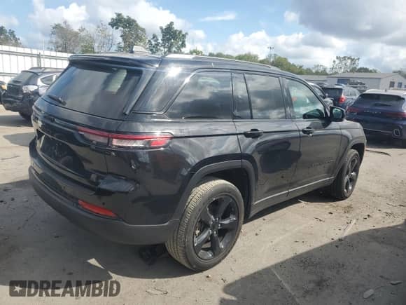 2024 Jeep Grand Cherokee Laredo с VIN 1C4RJHAG4RC259732, выставлен на аукционе Copart как лот 70576165 с пробегом 9 695 миль миль и Списание • Salvage title. История ставок и продаж доступна на DreamBid. Изображение 3.