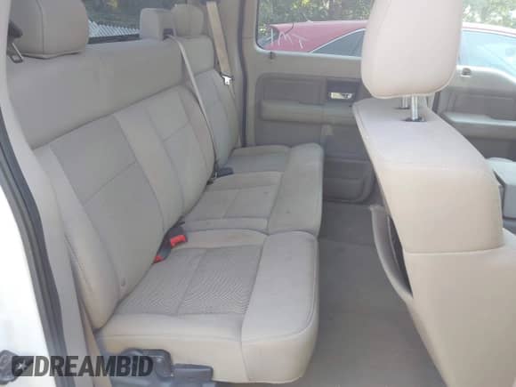 2005 Ford F-150 XLT z VIN 1FTPW12555FB20067, wystawiony jako IAAI lot #43246586 z przebiegiem 182 982 mil mil oraz . Historia ofert i sprzedaży dostępna na DreamBid. Obrazek 8.