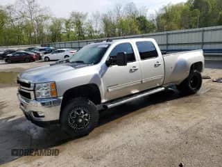 2011 Chevrolet Silverado 3500HD DRW LTZ with VIN 1GC4K1C8XBF117877, listed as a Copart auction lot 55427725 with 218,918 mi miles and Salvage title. Bid and sale history available at DreamBid. Image 1.
