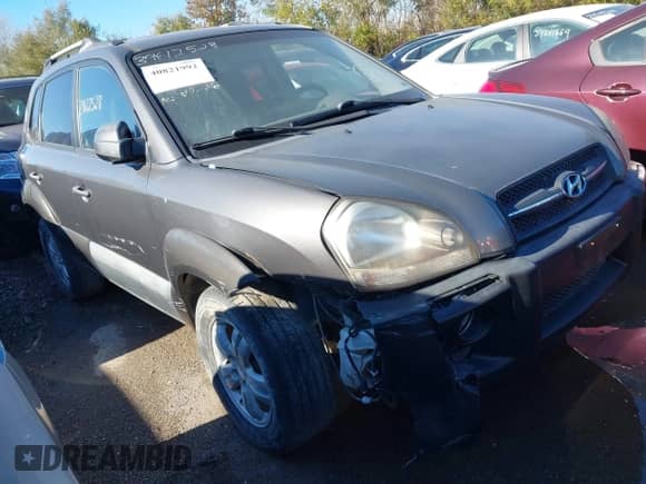 2008 Hyundai Tucson SE with VIN KM8JN12D88U831628, listed as a IAAI auction lot 40821992 with 226,993 mi miles and . Bid and sale history available at DreamBid. Image 6.