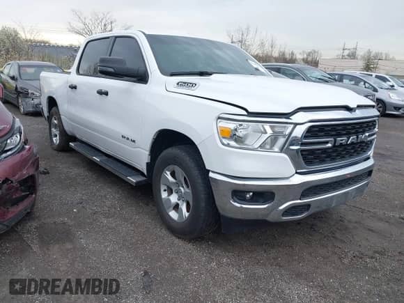 2024 Ram 1500 Big Horn z VIN 1C6SRFFT6RN115065, wystawiony jako IAAI lot #41997639 z przebiegiem 15 453 mil mil oraz . Historia ofert i sprzedaży dostępna na DreamBid. Obrazek 1.