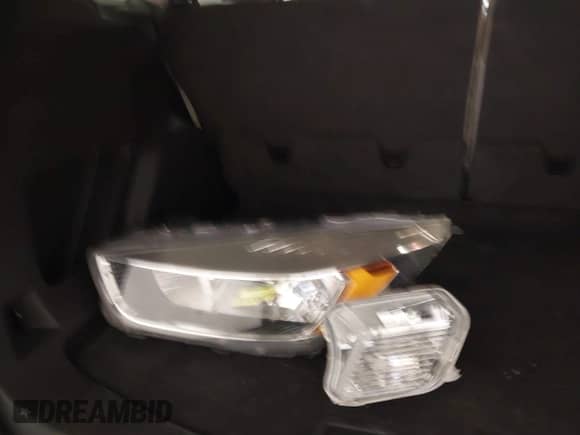 2018 Ford Escape SE z VIN 1FMCU9GD6JUC77191, wystawiony jako IAAI lot #42298565 z przebiegiem 68 806 mil mil oraz . Historia ofert i sprzedaży dostępna na DreamBid. Obrazek 12.