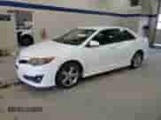 2013 Toyota Camry L with VIN 4T1BF1FK9DU267153, listed as a Copart auction lot 82703375 with 294,749 mi miles and Clean title. Bid and sale history available at DreamBid. Image 1.