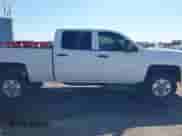 2015 Chevrolet Silverado 2500HD Work Truck z VIN 1GC1KUE81FF569806, wystawiony jako IAAI lot #42896050 z przebiegiem 160 673 mil mil oraz . Historia ofert i sprzedaży dostępna na DreamBid. Obrazek 14.