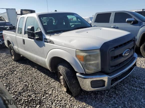 2013 Ford F-250 XL z VIN 1FT7X2A64DEA52619, wystawiony jako Copart lot #56963475 z przebiegiem 187 519 mil mil oraz Czysty tytuł • Clean title. Historia ofert i sprzedaży dostępna na DreamBid. Obrazek 4.