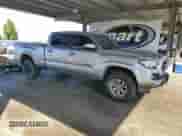 2017 Toyota Tacoma TRD Off Road z VIN 3TMDZ5BNXHM013263, wystawiony jako Copart lot #67589075 z przebiegiem 103 297 mil mil oraz Szkoda całkowita • Salvage title. Historia ofert i sprzedaży dostępna na DreamBid. Obrazek 4.