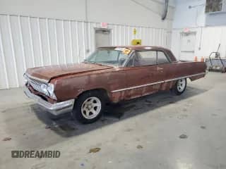 1963 Chevrolet Impala z VIN 31847A178300, wystawiony jako Copart lot #90546585 z przebiegiem 9 464 mil mil oraz Czysty tytuł • Clean title. Historia ofert i sprzedaży dostępna na DreamBid. Obrazek 1.
