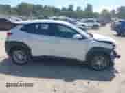 2020 Hyundai Kona SE с VIN KM8K12AA8LU451663, выставлен на аукционе IAAI как лот 43138136 с пробегом 42 194 миль миль и . История ставок и продаж доступна на DreamBid. Изображение 13.