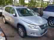 2009 Volkswagen Tiguan SE с VIN WVGBV75NX9W521370, выставлен на аукционе IAAI как лот 42569953 с пробегом 98 233 миль миль и . История ставок и продаж доступна на DreamBid. Изображение 1.