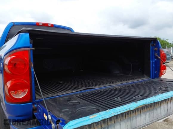 2008 Dodge 1500 ST z VIN 1D7HA18KX8J147000, wystawiony jako IAAI lot #42827984 z przebiegiem 203 433 mil mil oraz . Historia ofert i sprzedaży dostępna na DreamBid. Obrazek 13.