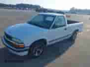 2003 Chevrolet S-10 z VIN 1GCCS14X238272723, wystawiony jako IAAI lot #42800305 z przebiegiem 178 364 mil mil oraz . Historia ofert i sprzedaży dostępna na DreamBid. Obrazek 2.