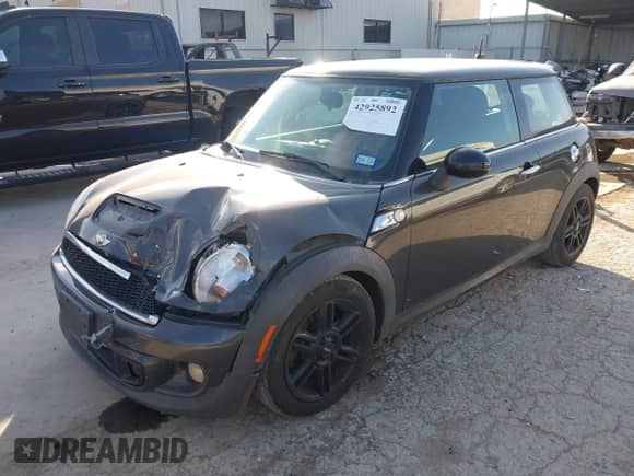2013 MINI Hardtop S with VIN WMWSV3C54DT393473, listed as a IAAI auction lot 42925892 with 164,418 mi miles and . Bid and sale history available at DreamBid. Image 2.