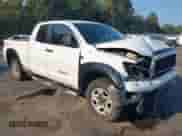 2007 Toyota Tundra SR5 с VIN 5TFBT54177X008291, выставлен на аукционе IAAI как лот 43185810 с пробегом 248 297 миль миль и . История ставок и продаж доступна на DreamBid. Изображение 1.