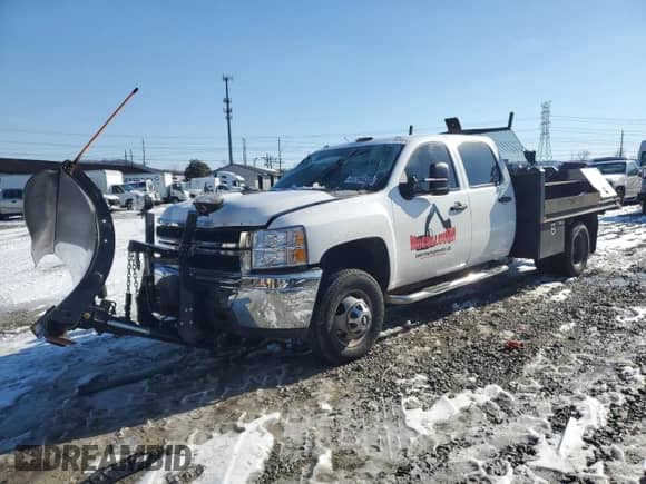2011 Chevrolet Silverado 3500 with VIN 1GB4KZCL2BF125544, listed as a Copart auction lot 45296935 with 216,942 mi miles and Salvage title. Bid and sale history available at DreamBid. Image 1.